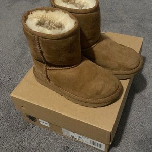 Little girls Uggs